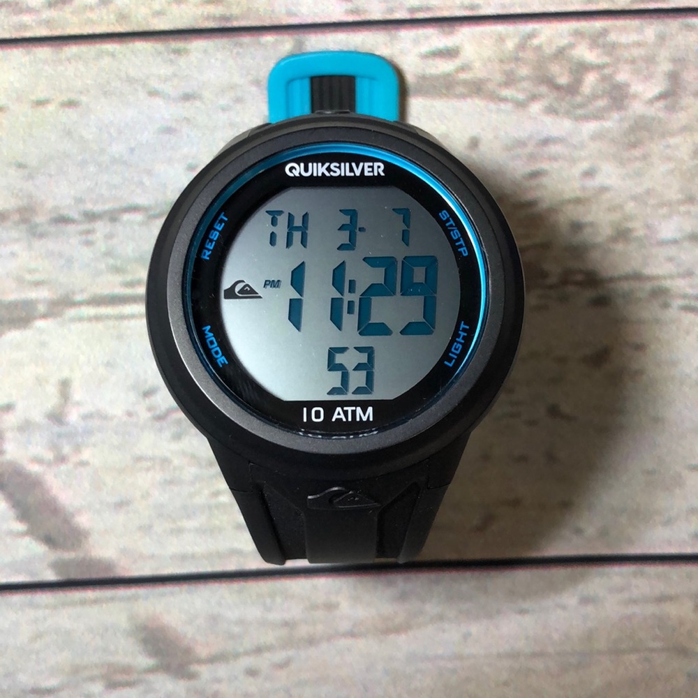 Quicksilver Men’s THE BARREL Wrist Watch 10 ATM